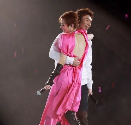 郑秀文老公图片大公开 揭秘两人坎坷的情史