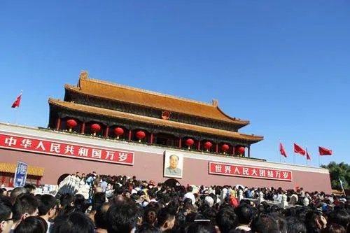 国庆节假期国内出游4.22亿人次，哪些城市旅游的人数量多？