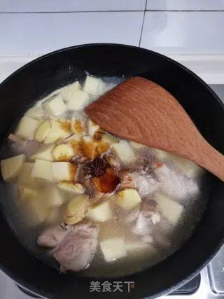 土豆烧鸡块