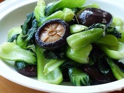 想在家里准备宴请一下朋友,六个人八个菜,大家有什么好的推荐?