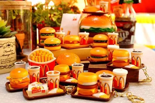 开一家麦当劳加盟店要多少钱加盟费？