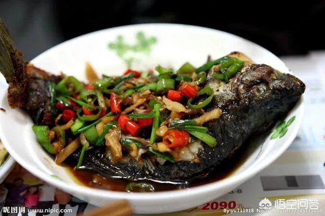 想在家里准备宴请一下朋友,六个人八个菜,大家有什么好的推荐?