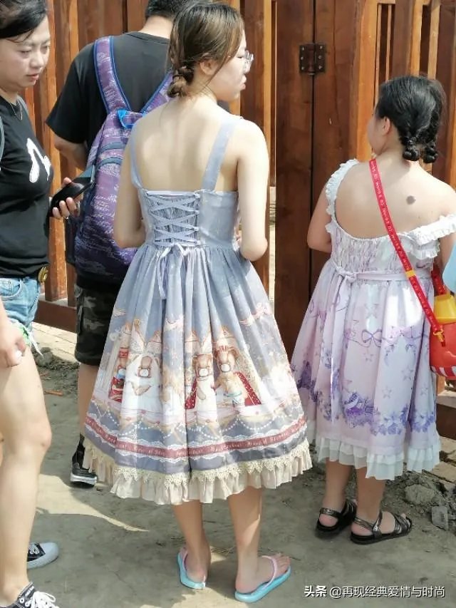 朋友瞒着我叫我女朋友出去KTV玩是什么意思？