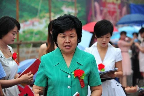 邢质斌的丈夫身份遭曝光 现任丈夫邓朴方资料大盘点