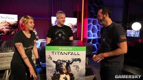 《泰坦陨落(Titan Fall)》收藏版开箱 史上最大盒装巨型机甲来袭!