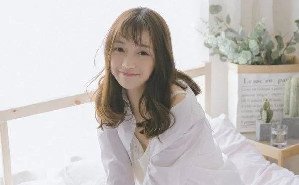 秋天的第一杯奶茶是什么意思?