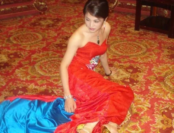 邹开云最新女装照 邹开云结婚了吗