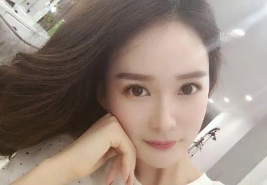 杨幂和卓亨瑜谁长得比较好看?