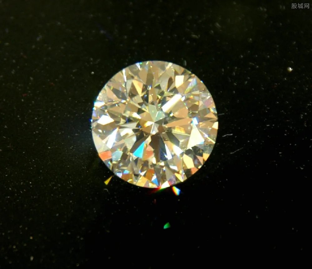 一克拉钻戒多少钱 一克拉钻石有多大?