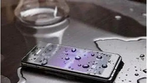 手机掉水里怎样处理 手机掉水里后要注意哪些