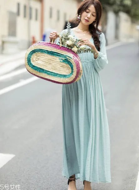 绿色衣服怎么搭配?绿色衣服搭配技巧