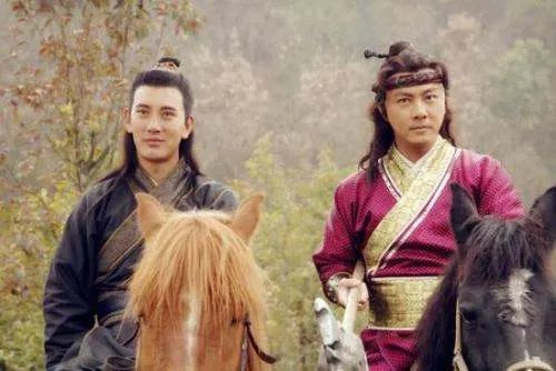 《隋唐英雄》的主题曲是什么？