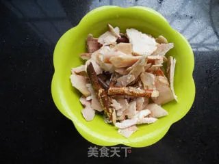 土茯苓五指毛桃煲猪骨