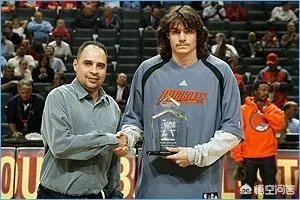 为什么例如亚当莫里森这样的球员到了NBA会惨败？