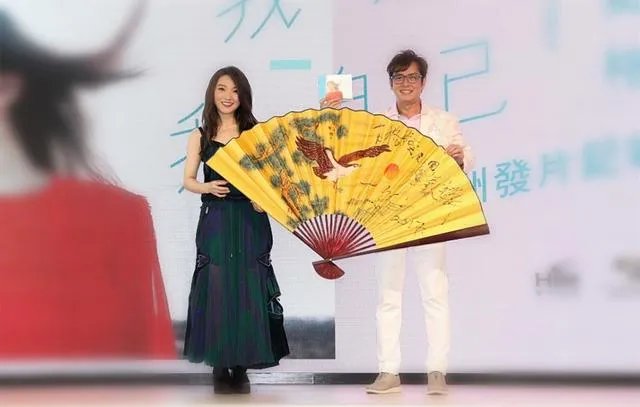 如果评价阎奕格的首张专辑?