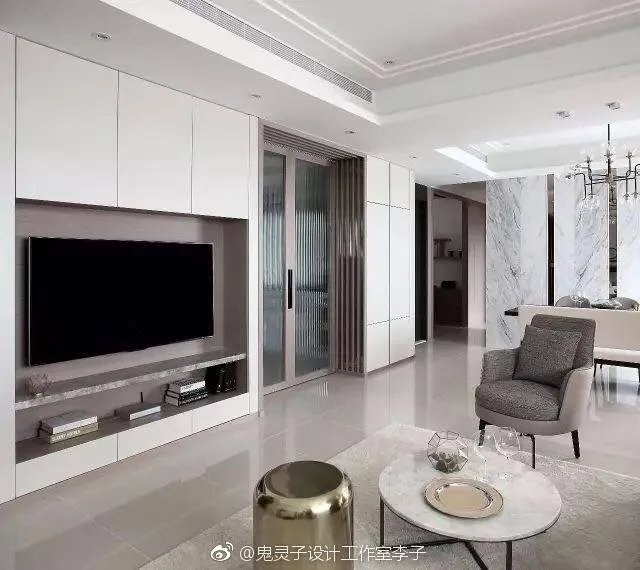 高级灰／高级灰绝对是人人“趋之若鹜”的爱宠。它优雅得让人沉醉...