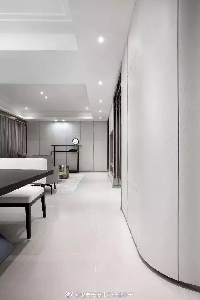 高级灰／高级灰绝对是人人“趋之若鹜”的爱宠。它优雅得让人沉醉...