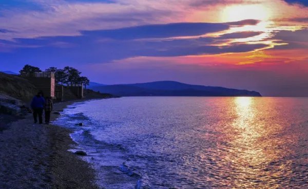 贝加尔湖畔是李健写的吗，有什么典故？