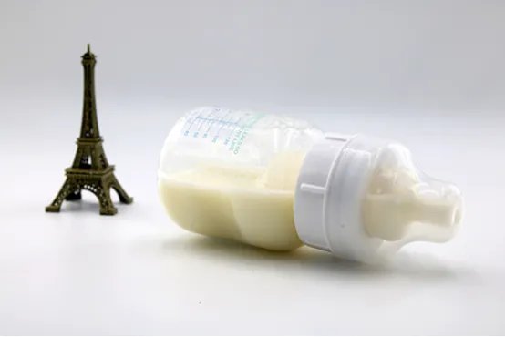 宝宝吐奶很厉害怎么回事