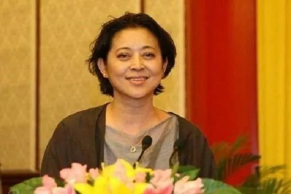 倪萍明明跟陈凯歌同居了6年,最后娶的人为何却是陈红?