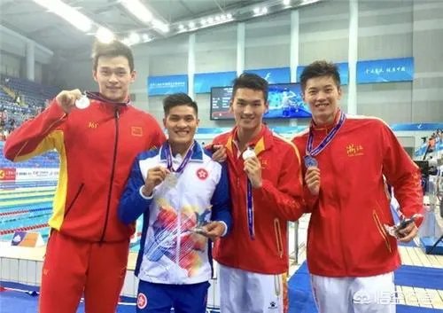 孙杨游泳冠军赛拿到了首金，为好友默哀更是泪洒青岛，你怎么评价这一行为？