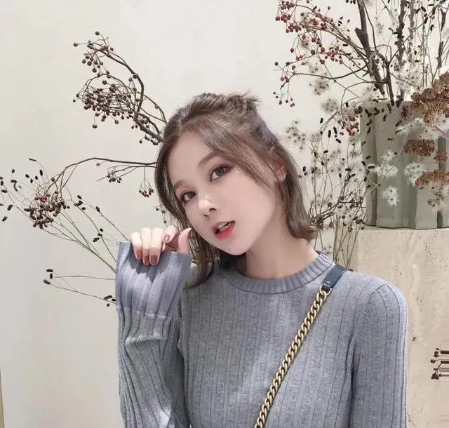 那些网红直播时误关美颜，会是什么样的效果？