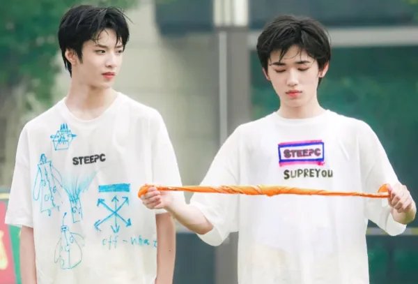 宋亚轩和刘耀文合唱《康定情歌》，你觉得他们两人唱的怎么样？