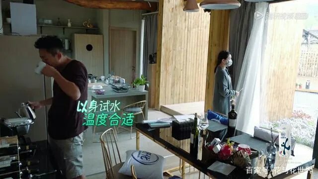 大S在飞机上不顾形象发脾气，汪小菲吓得拿掉耳机听训，他为什么怕老婆？