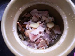 土茯苓五指毛桃煲猪骨