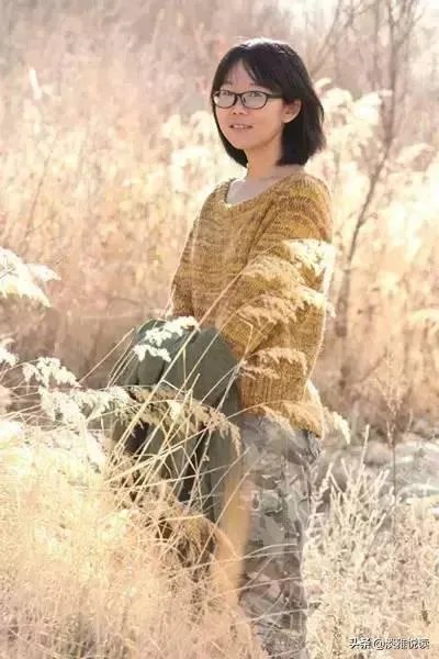 李娟的散文特别好，谁能说说她散文的特点是怎样的？