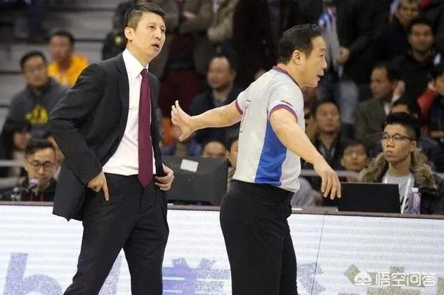 CBA每场的裁判人员是如何确定的?