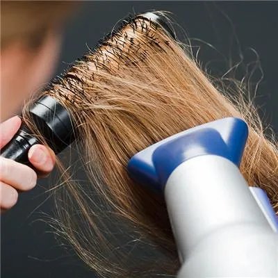 头发颜色浅褐色怎么回事