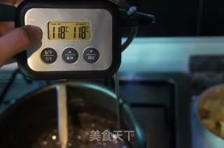 【我的烘培时间】新年快乐，龙年快乐，2012幸福快乐---新年蛋糕