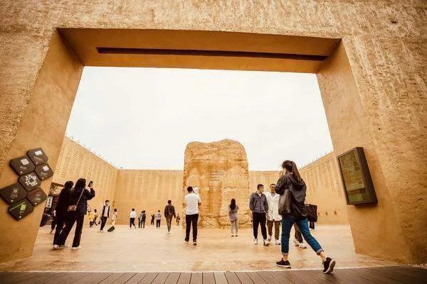 国庆节假期国内出游4.22亿人次，哪些城市旅游的人数量多？