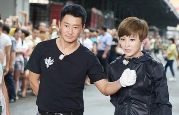 吴京很少晒老婆谢楠的照片,他们是不是不够恩爱?