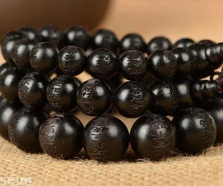 乌木手串怎么盘玩 教你最快包浆的办法