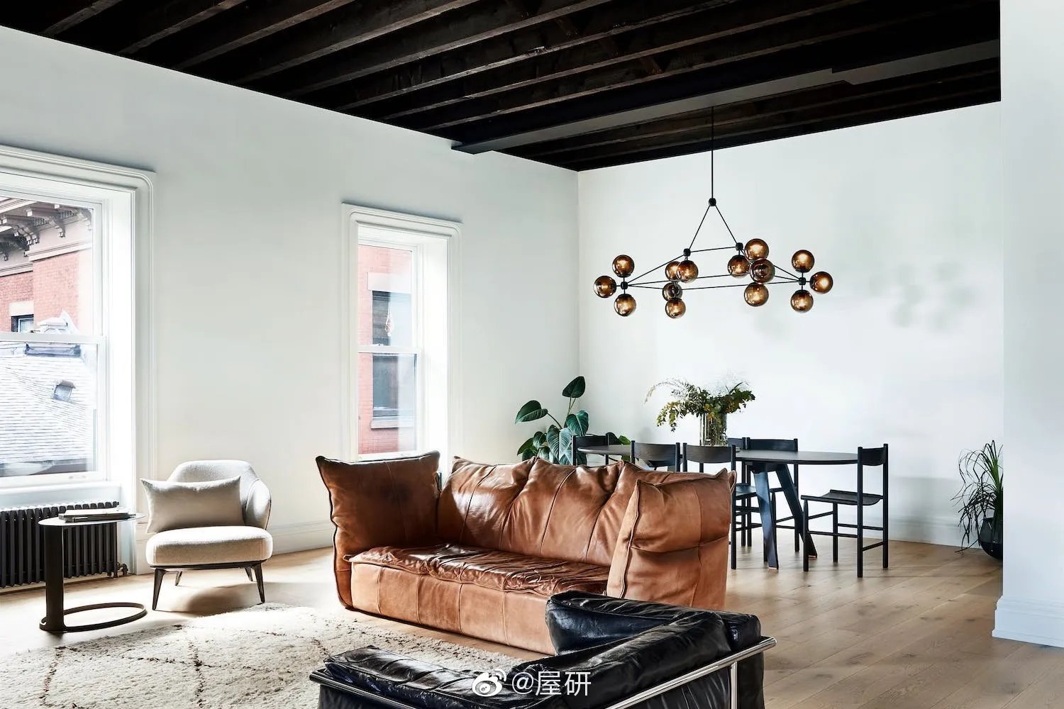 高冷黑白调质感两层空间Clinton Hill by Arn...