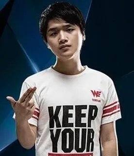 《lol》微笑在哪个平台直播