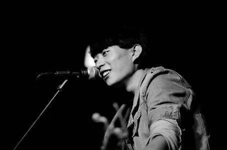 赵雷梁咏琪演唱会违规被罚,你赞同对于明星的这种处罚吗?