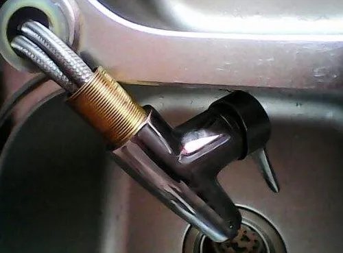 水龙头坏了怎么卸下来