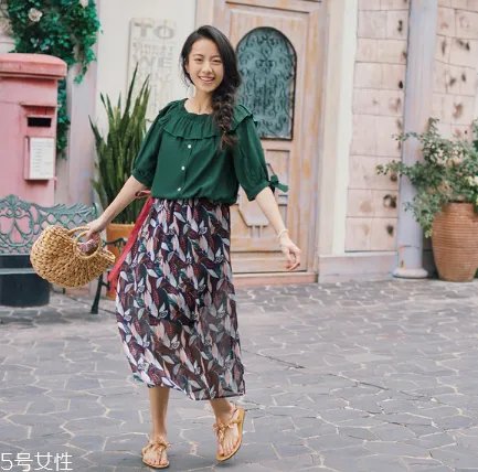 绿色衣服怎么搭配?绿色衣服搭配技巧