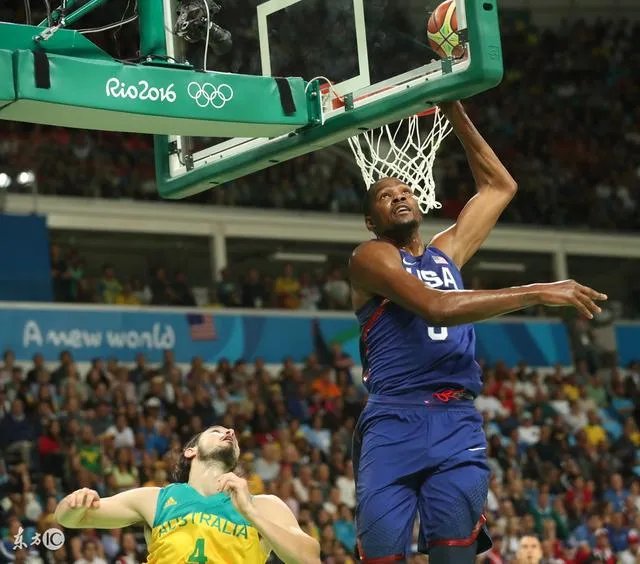 哈登本赛季表现疯狂,他已和KD一档?能列历史第几分卫呢?