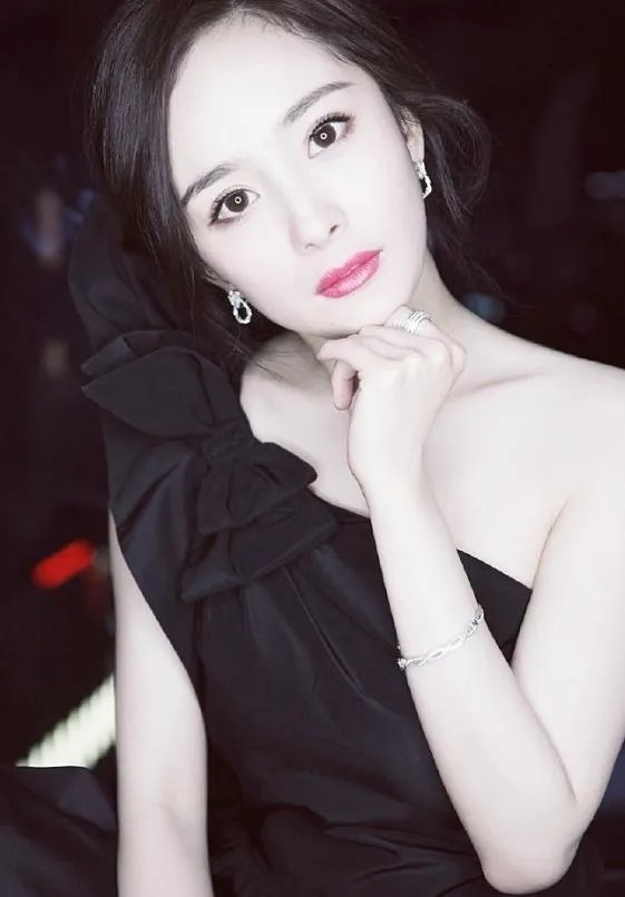 杨幂和卓亨瑜谁长得比较好看?