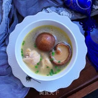 小香菇炖鸡汤
