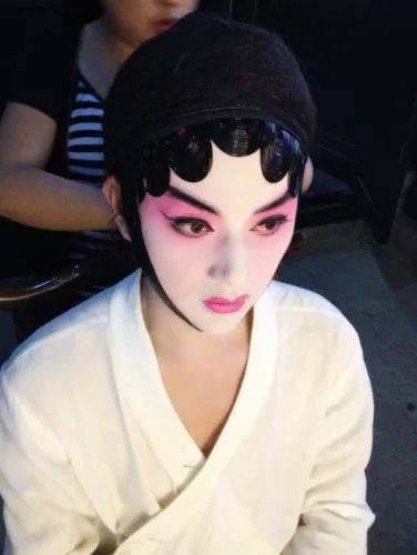 邹开云最新女装照 邹开云结婚了吗