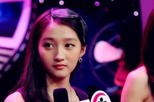 关晓彤生日被父亲忠告不要听甜言蜜语和奉承，是说给粉丝的？