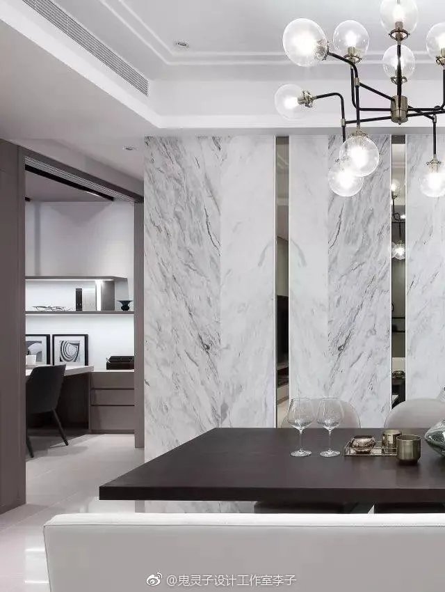 高级灰／高级灰绝对是人人“趋之若鹜”的爱宠。它优雅得让人沉醉...