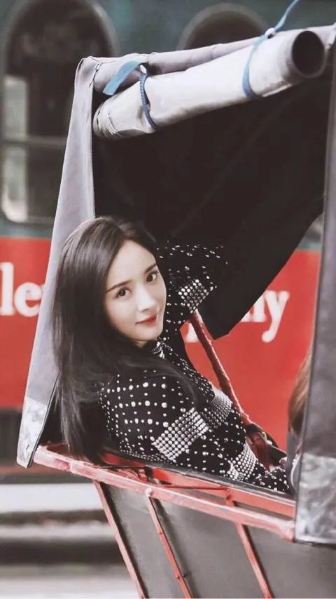 杨幂和卓亨瑜谁长得比较好看?