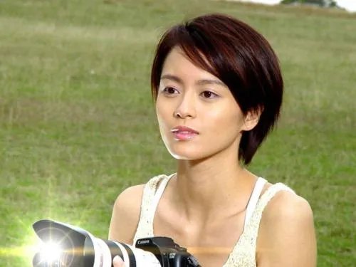 赵雷梁咏琪演唱会违规被罚,你赞同对于明星的这种处罚吗?