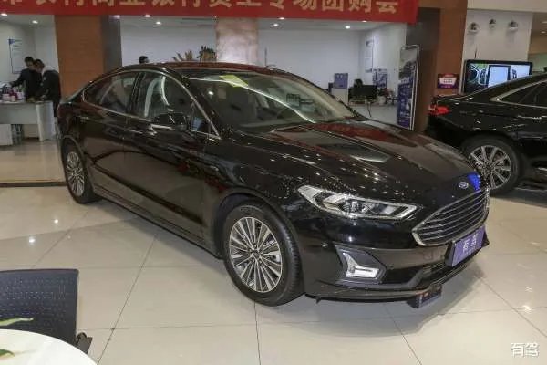 福特蒙迪欧的保养费用很高吗？它的内饰用料差吗？